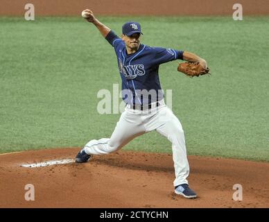 San Pietroburgo, Stati Uniti. 25 Settembre 2020. L'antipasto di Tampa Bay Rays Charlie Morton sbatte contro i Philadelphia Phillies nel primo assottigliamento al campo di Tropicana a San Pietroburgo, in Florida, venerdì 25 settembre 2020. Foto di Steven J. Nesius/UPI Credit: UPI/Alamy Live News Foto Stock