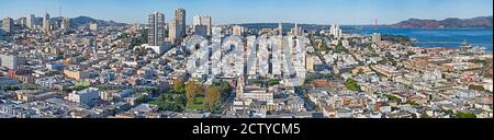 Vista ad alto angolo di una città, Coit Tower, Telegraph Hill, San Francisco, California, Stati Uniti Foto Stock