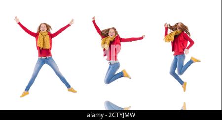 La ragazza sorridente carina in giacca rossa e jeans isolato su bianco Foto Stock