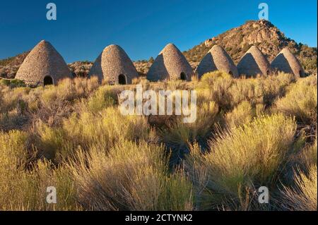 Forni, spazzolone, al Ward Charcoal Forums state Park all'alba, nel deserto del Great Basin vicino a Ely, Nevada, USA Foto Stock