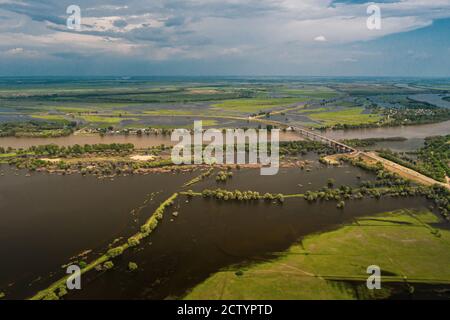 Panorama aereo dei fiumi della regione di Astrakhan in estate. Foto di alta qualità Foto Stock