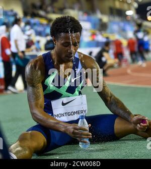 (200926) -- DOHA, 26 settembre 2020 (Xinhua) -- Kahmari Montgomery degli Stati Uniti reagisce dopo la finale di 400m degli uomini al Diamond League Athletics Meeting 2020 a Doha, Qatar, 25 settembre 2020. (Foto di Nikku/Xinhua) Foto Stock