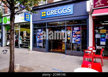 Greggs High Street Bakers Retail Shop Front, senza persone Foto Stock