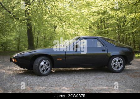 Porsche 928 dal 1979. La vettura era destinata a sostituire la Porsche 911 quando la produzione è iniziata nel 1977. Foto Stock