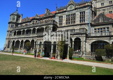 L'Istituto di studi avanzati a Shimla, noto anche come Videregal Lodge, casa di Lord Dufferin costruito in Indo - architettura in stile gotico, selettivo Foto Stock