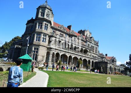 L'Istituto di studi avanzati a Shimla, noto anche come Videregal Lodge, casa di Lord Dufferin costruito in Indo - architettura in stile gotico, selettivo Foto Stock
