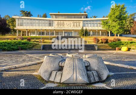 Belgrado / Serbia - 26 settembre 2020: Il Museo della Jugoslavia, con la tomba di Josip Broz Tito situata nella Casa dei Fiori. È il più visitato Foto Stock