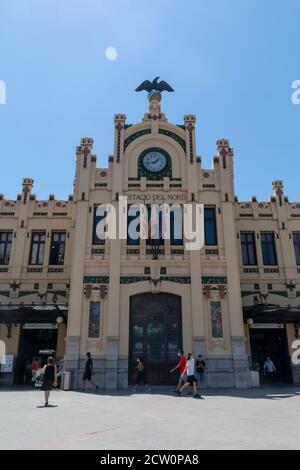 Valencia, Spagna - 23 luglio 2020: Facciata principale della stazione ferroviaria 'tació del Nord' (Stazione Nord), a Valencia, Spagna Foto Stock