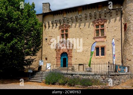 Saint Alban castello, villaggio di Saint Alban sur Limagnole, Gevaudan, Margeride, Lozère, Occcitanie, Francia Foto Stock