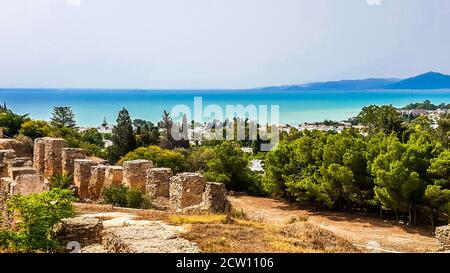 Vista dei Tunisi dalle rovine di Cartagine. Tunisia Foto Stock