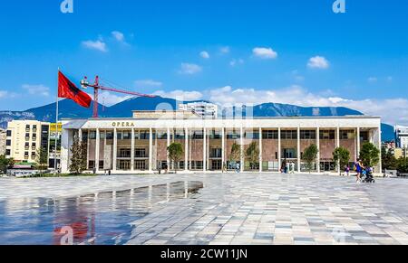 Il Teatro Nazionale dell'Opera e del Balletto dell'Albania a Tirana. Foto Stock