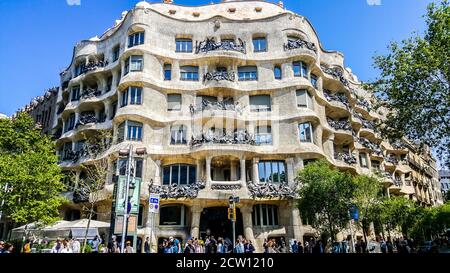 Casa Mila, conosciuta come la Pedrera o 'la cava di pietra'. Barcellona, Spagna Foto Stock