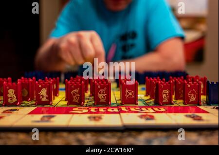 Vista a livello di bordo di gioco da tavolo stategy in azione Foto Stock