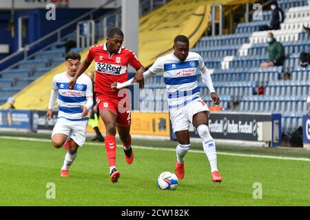 LONDRA, INGHILTERRA. 26 SETTEMBRE 2020 Anfernee Dijksteel di Middlesbrough affronta per possesso con Bright Osayi-Samuel del QPR durante la partita del campionato Sky Bet tra Queens Park Rangers e Middlesbrough al Loftus Road Stadium di Londra sabato 26 settembre 2020. (Credit: Ivan Yordanov | MI News) Credit: MI News & Sport /Alamy Live News Foto Stock