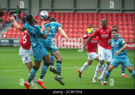 SALFORD, INGHILTERRA. 26 SETTEMBRE 2020 confusione nella Forest Green Box durante la partita Sky Bet League 2 tra Salford City e Forest Green Rover a Moor Lane, Salford. (Credit: Ian Charles | MI News) Credit: MI News & Sport /Alamy Live News Foto Stock