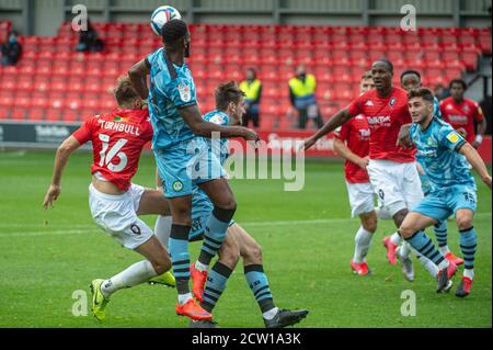 SALFORD, INGHILTERRA. 26 SETTEMBRE 2020 confusione nella Forest Green Box durante la partita Sky Bet League 2 tra Salford City e Forest Green Rover a Moor Lane, Salford. (Credit: Ian Charles | MI News) Credit: MI News & Sport /Alamy Live News Foto Stock