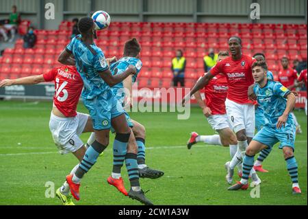 SALFORD, INGHILTERRA. 26 SETTEMBRE 2020 confusione nella Forest Green Box durante la partita Sky Bet League 2 tra Salford City e Forest Green Rover a Moor Lane, Salford. (Credit: Ian Charles | MI News) Credit: MI News & Sport /Alamy Live News Foto Stock