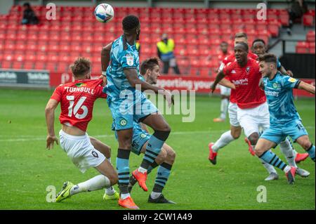 SALFORD, INGHILTERRA. 26 SETTEMBRE 2020 confusione nella Forest Green Box durante la partita Sky Bet League 2 tra Salford City e Forest Green Rover a Moor Lane, Salford. (Credit: Ian Charles | MI News) Credit: MI News & Sport /Alamy Live News Foto Stock