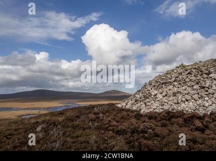 Barpa Langass, (Langass Burial Mound) cairn chambered neolitico, Uist del Nord, Ebridi esterne, Isole occidentali, Scozia, Regno Unito Foto Stock