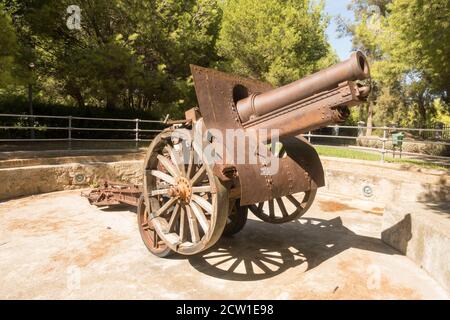 Difesa Vintage artiglieria, Schneider 155 CM 1917 pistola in La Bateria park, Torremolinos, Costa del Sol, Spagna. Foto Stock