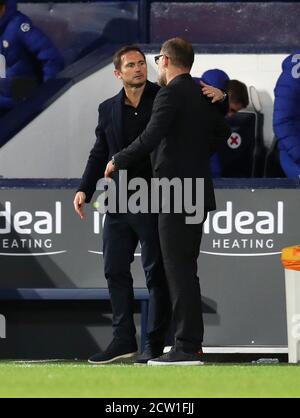 Il manager del Chelsea Frank Lampard saluta il manager di West Bromwich Albion Slaven Bilic dopo il fischio finale durante la partita della Premier League ai Hawthorns, West Bromwich. Foto Stock