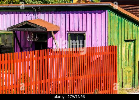 Recinzione colorata e legno; Salida; Colorado; USA Foto Stock