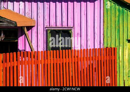 Recinzione colorata e legno; Salida; Colorado; USA Foto Stock
