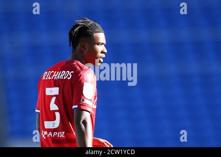 Cardiff, Regno Unito. 26 Settembre 2020. Omar Richards of Reading guarda avanti. EFL Skybet Championship, Cardiff City v Reading al Cardiff City Stadium di Cardiff, Galles, sabato 26 settembre 2020. Questa immagine può essere utilizzata solo per scopi editoriali. Solo per uso editoriale, è richiesta una licenza per uso commerciale. Nessun utilizzo nelle scommesse, nei giochi o nelle pubblicazioni di un singolo club/campionato/giocatore. pic di Andrew Orchard/Andrew Orchard sports photography/Alamy Live news Credit: Andrew Orchard sports photography/Alamy Live News Foto Stock