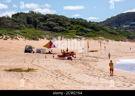 Team australiano volontario di soccorso sulla spiaggia di Avalon Beach A Sydney, NSW, Australia Foto Stock