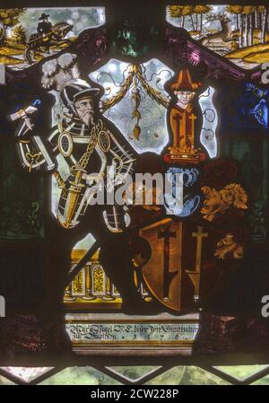 Bubikon, Svizzera. Vetrate colorate, Ritterhaus, un sito patrimonio nazionale. Fotografato luglio 1966. Foto Stock