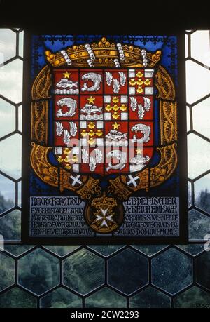 Bubikon, Svizzera. Vetrate colorate, Ritterhaus, un sito patrimonio nazionale. Fotografato luglio 1966. Foto Stock