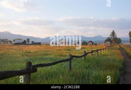 John Moulton fienile e casa, Grand Teton National Park, Wyoming, Stati Uniti Foto Stock