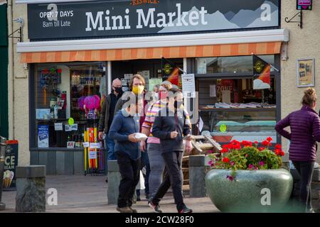 Keswick, Cumbria, Regno Unito. 26 Settembre 2020. Con il numero R in aumento la vita va su i Keswick nel Distretto Inglese del Lago che è fortemente dipendente dal commercio di ospitalità e dal credito turistico: PN News/Alamy Live News Foto Stock