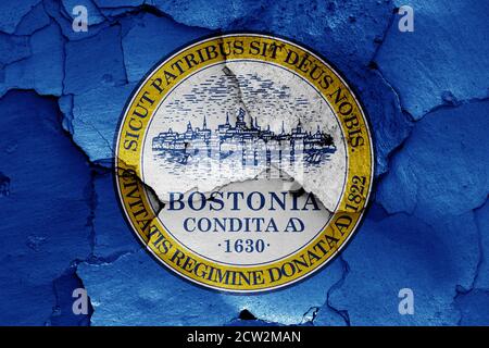 Bandiera di Boston dipinta su pareti incrinate Foto Stock