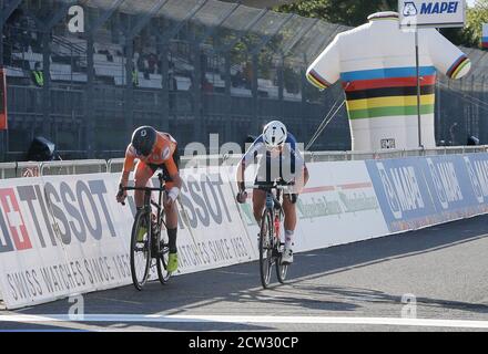 Arrivo sprint Annemiek Van Vleuten olandese 2° posto ed Elisa Longo Borghini Italia 3° posto durante i Campionati Mondiali di strada 2020 UCI, Foto Stock