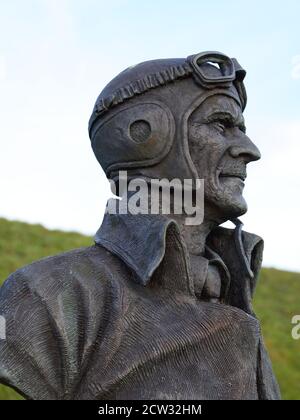 Busto del maresciallo capo dell'aria Sir Keith Park alla Battaglia del memoriale di guerra britannico a Capel le Ferne, Kent, Regno Unito Foto Stock