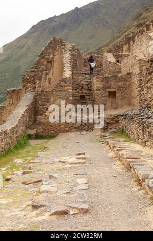 Ollantaytambo, Perù - 4 aprile 2014: Ollantaytambo sito archeologico, rovine e costruzioni di antichi Incas, vicino alla valle del fiume Vilcanota, per Foto Stock