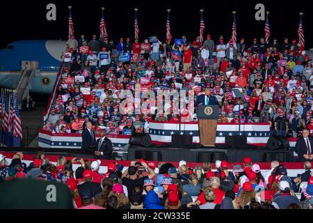 Middletown PA - SETTEMBRE 26,2020: Il presidente AMERICANO Donald J. Trump tiene una grande campagna di rimonta all'aeroporto internazionale di Harrisburg. Foto Stock