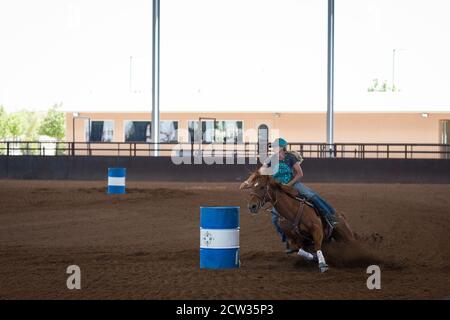 Corsa della Barrel del cavallo nel nuovo messico Foto Stock