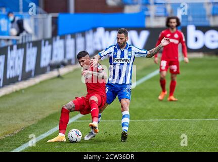 Edgar Mendez di Deportivo Alaves e Mathias Olivera di Getafe CF durante la partita di calcio tra la Liga del campionato spagnolo Deportivo Alaves e. Foto Stock