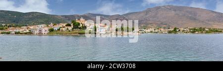 Panorama della pittoresca città di Galaxidi, Phocis, Grecia. Foto Stock