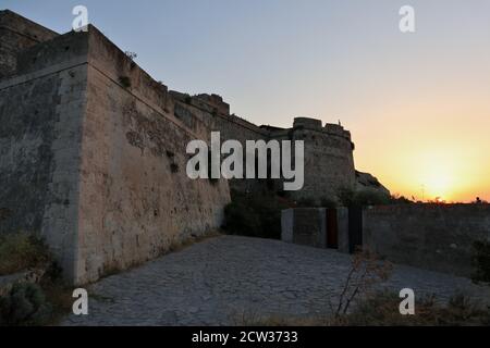 Milazzo - Scorcio del castello all'alba Foto Stock