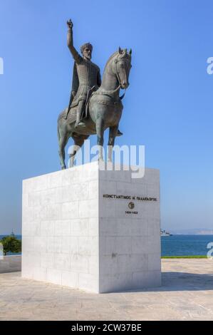 Statua dell'ultimo imperatore bizantino Costantino XI Palaiologo (1404-1453 d.C.), Faliro, Grecia. Foto Stock