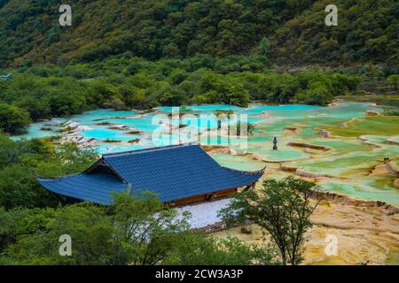 Le piscine di colore turchese nella Valle di Huanglong, nella provincia di Sichuan, Cina. Foto Stock