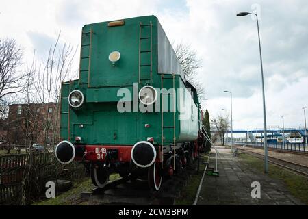 Chelm, Lubelskie, Polonia - Marzo 17,2019: Locomotiva in piedi alla stazione ferroviaria Foto Stock