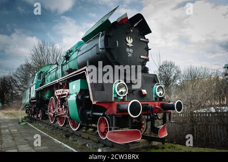 Chelm, Lubelskie, Polonia - 17 marzo 2019: Una vecchia locomotiva a vapore Foto Stock