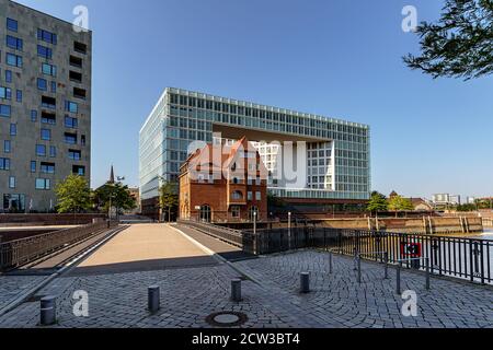 Speicherstadt vecchia casa doganale nella parte anteriore della casa editrice Der Spiegel, Quartier Brooktorkai, Hafencity di Amburgo, Germania Foto Stock