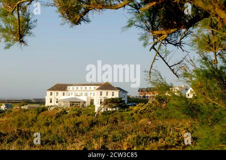 The Polurrian on the Cove Hotel, Mullion cornwall UK. Un hotel sulla scogliera. Foto Stock