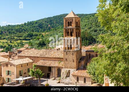 Centro del villaggio di Moustiers-Sainte-Marie in Provenza, Francia. Foto Stock