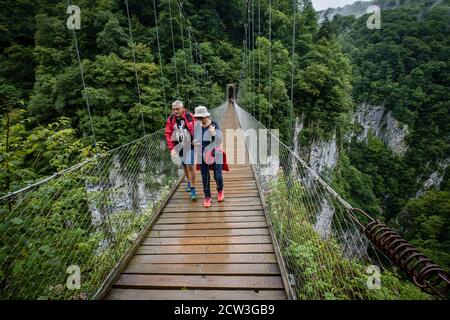 pasarela d’Holtzarte, gargantas de Holzarté, Larrau, región de Aquitania, departamento de Pirineos Atlánticos, Francia Foto Stock